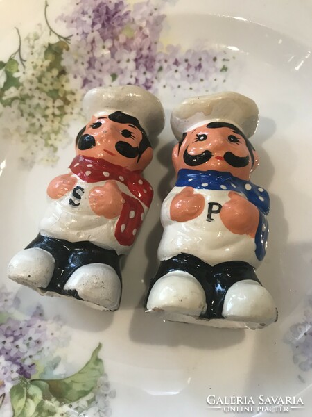 Nice salt and pepper shaker, spice holder