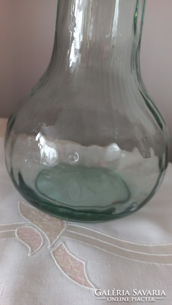 Vintage, világos zöld,  vastagfalú, anyagában csíkozott nehéz , nagy méretű üveg váza