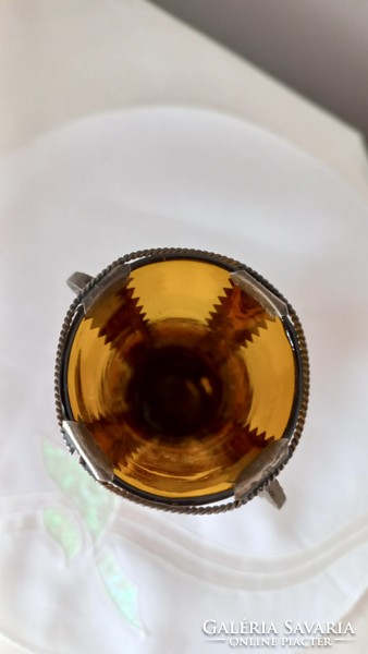 Különleges, empire stílusú barna üveg váza fém rátéttel. Hibátlan állapotú kézimunka