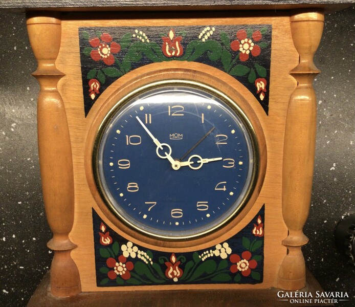 Mom table clock