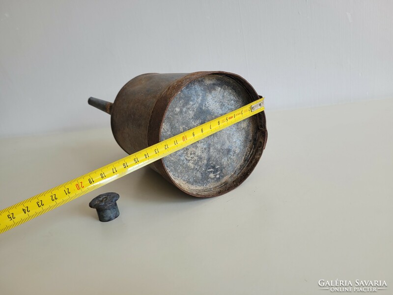 Régi vintage fém kanna petróleumos olajos bádogkanna