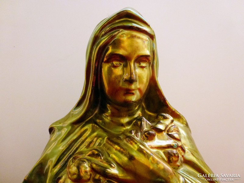 Lisieux-i Szent Teréz  Zsolnay eozin szobor