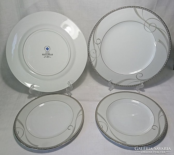 FYRKLÖVERN FIRKLOVEREN APILANLEHTI Royal Dream vitrinállapotú két szett lapos tányér és sütis tányér