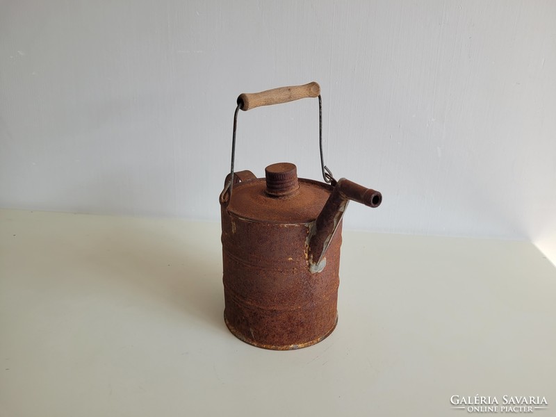 Régi vintage fém kanna petróleumos olajos bádogkanna dekoráció