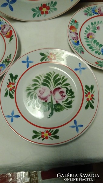 Régi Hollóházi porcelán kézzel festett fali tányér egyedi mezőkövesdi rózsás mintával dísztál, tál