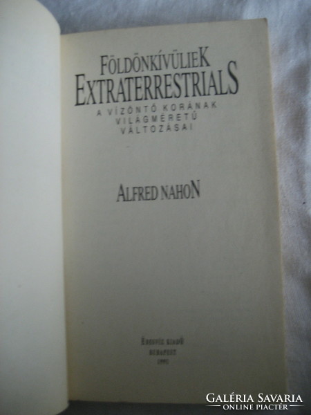 Alfred Nahon:Földönkívüliek Extraterrestrials