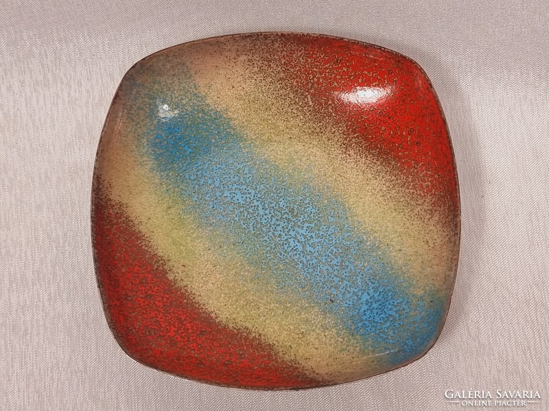 Rainbow-colored fire enamel bowl made of copper material. There is a fish mark on the sole