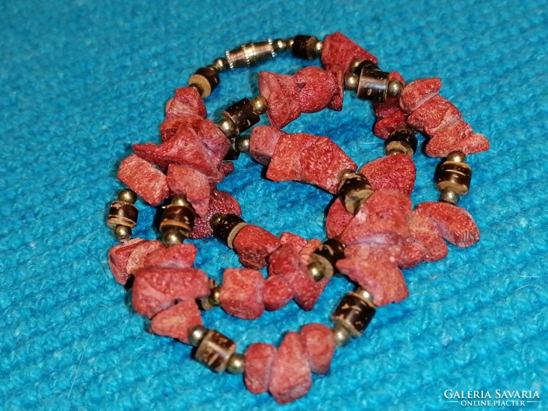 Coral necklace (440)