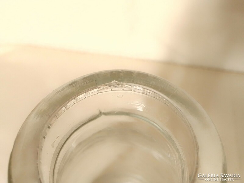 Két kis régi öntött tejesüveg, 0,25 és 0,2 l, 'kimosva adandó vissza' felirat