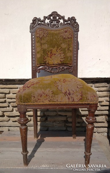 Antik faragott szék
