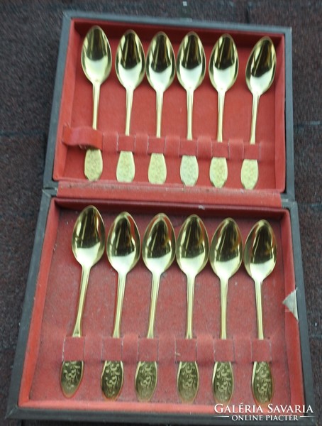 24 karatos arannyal bevont süteményes kanál készlet