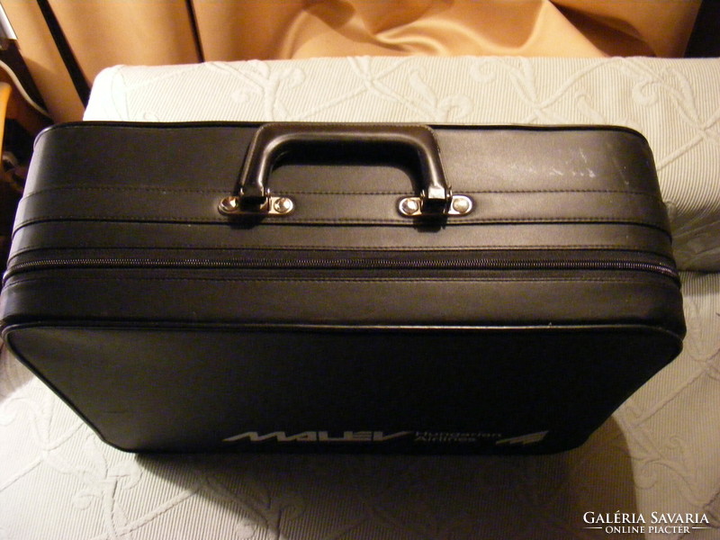 Malév suitcase