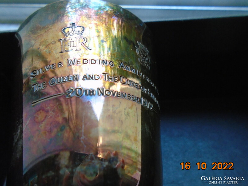 Commemorative cup made on the occasion of the silver wedding of Queen Elizabeth II and Prince Philip of Edinburgh