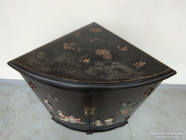 Antik kínai bútor sarok lakk szekrény gésa dombor kő berakás festett fekete 963 6085