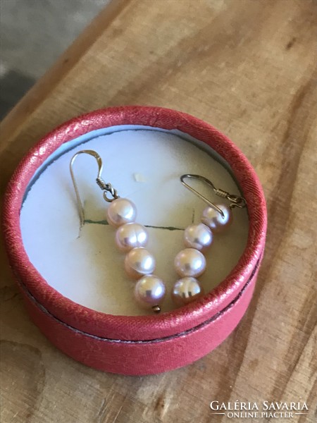Freshwater pearl with silver mounting