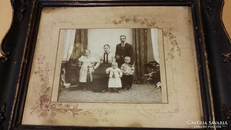 Régi családi fotó 1913-ból, fa keretben