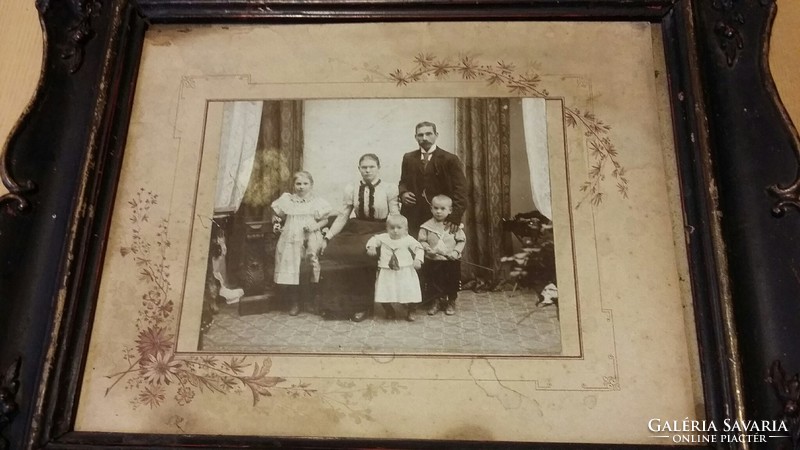 Old family photo from 1913 in wooden frame