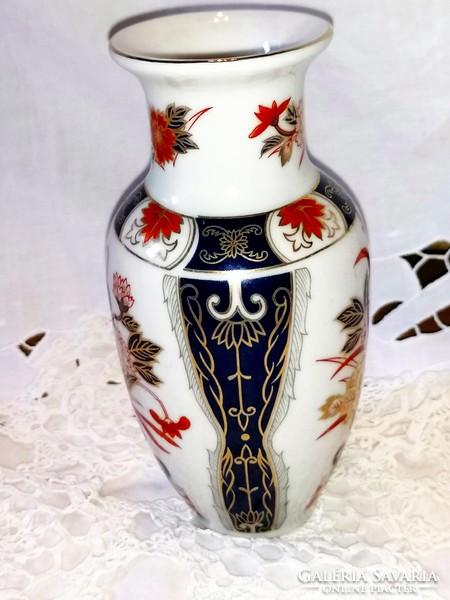 Vintage Imari porcelain, Japanese bay vase, with characteristic red flowers