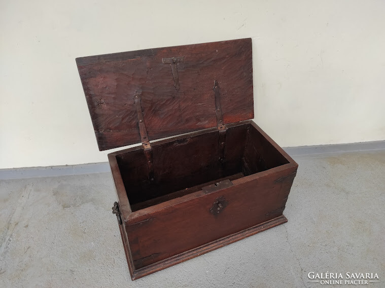 Antique renaissance chest furniture hardwood double-headed eagle 18th century heavy 961 6105