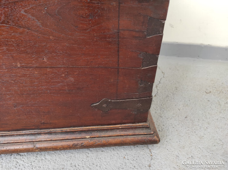 Antique renaissance chest furniture hardwood double-headed eagle 18th century heavy 961 6105