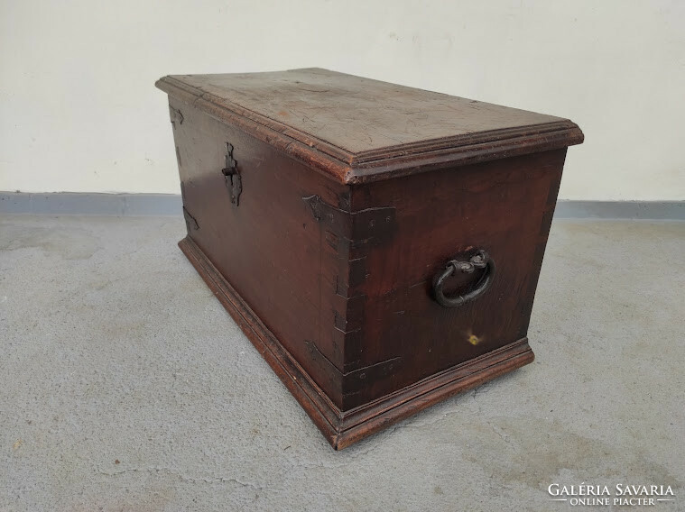 Antique renaissance chest furniture hardwood double-headed eagle 18th century heavy 961 6105