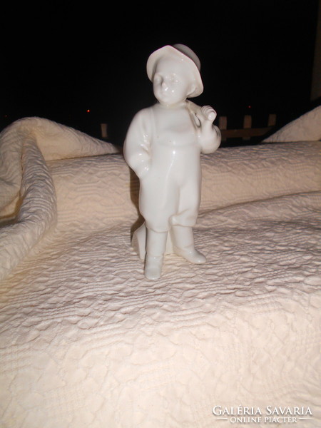 Zsolnay vízhordó fiú  - a talp oldalán is jelzett  18 cm