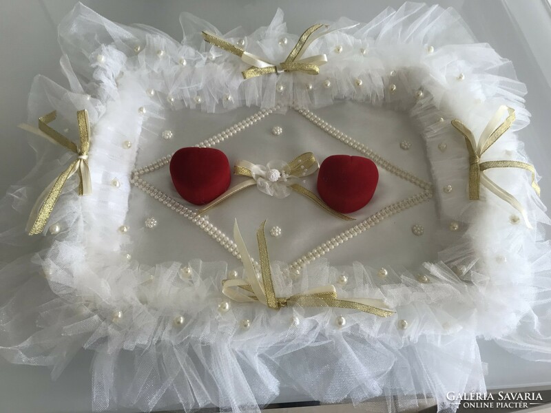 Wedding ring tray with heart-shaped boxes and pearls