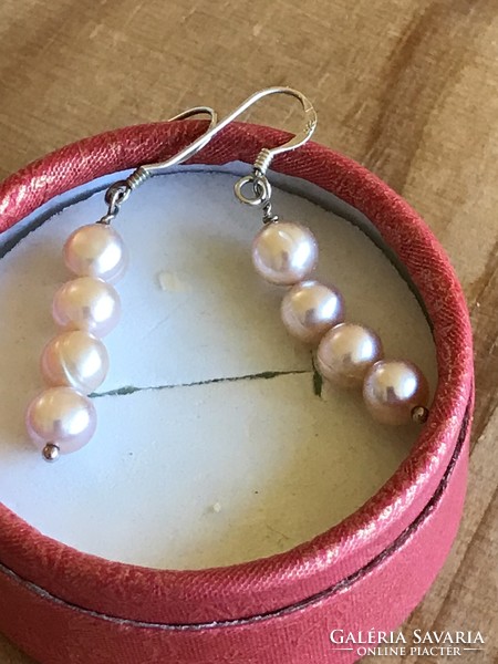 Freshwater pearl with silver mounting