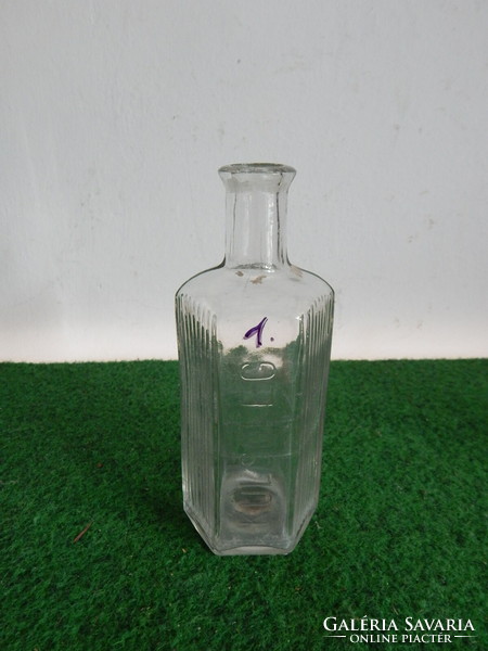 5 pieces of old pharmacy bottles for sale together! Size, from 8.5 cm to 25 cm.. Externally.