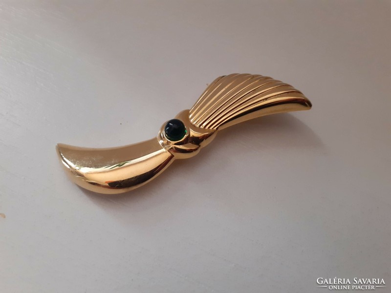 Gold-plated glittering green stone studded brooch pin