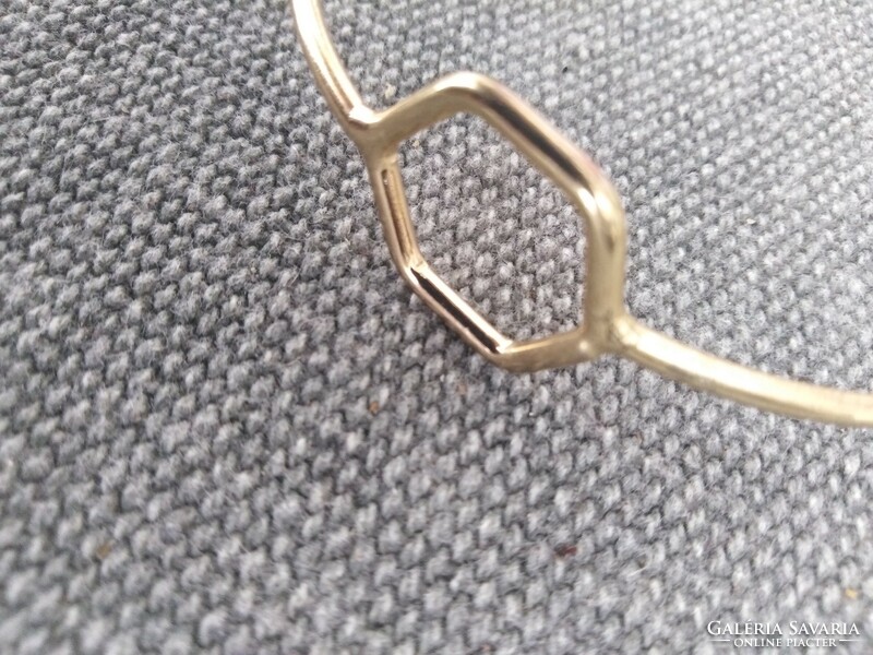 Metal bracelet / in gold color