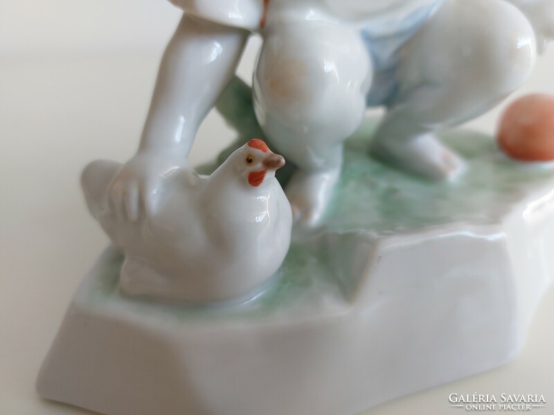 Régi Zsolnay Sinkó porcelán kisfiú fehér tyúkkal labdával