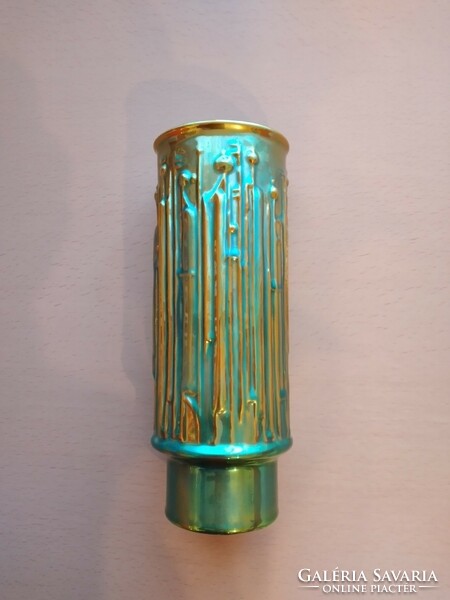 Török János által tervezett kopjás Zsolnay eozin váza
