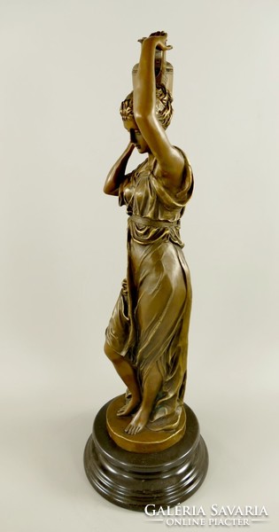 Women carrying water - bronze statue