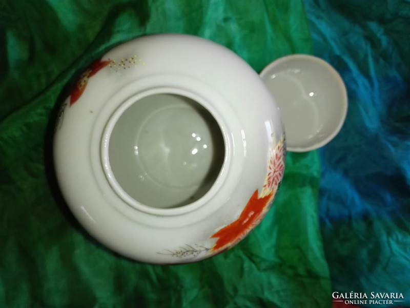 Japanese porcelain tea herb holder with an aroma-sealing lid. Brand new.