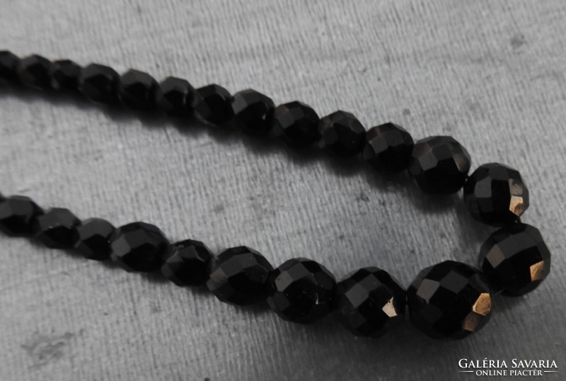 Fekete fazettált gyöngysor gyöny nyaklánc