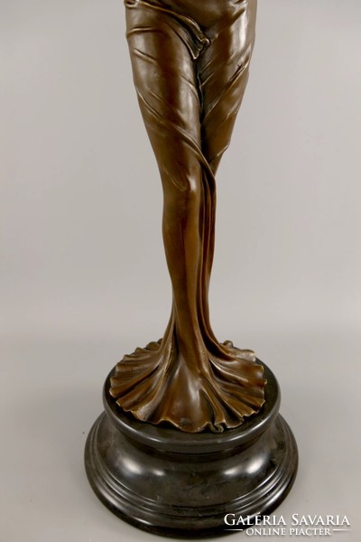 Női akt, szőlő fürtel - monumentális bronz szobor