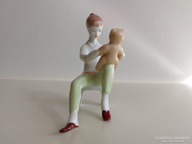 Régi Aquincum Budapest porcelán figura kislány macival