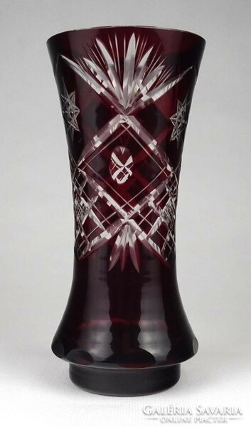 0U461 Bordóra színezett üveg váza 17 cm
