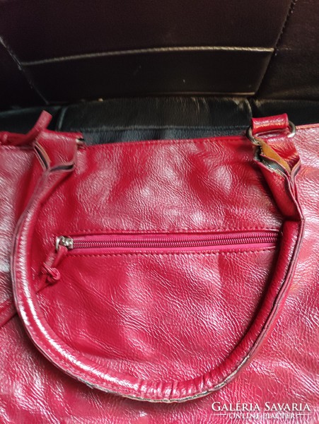 Piros bőr jól pakolható női táska -Made in Italy.