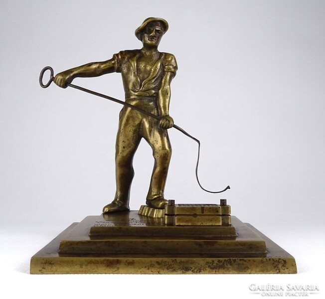 1K860 Régi salgótarjáni fémöntő munkás bronz szobor talapzaton 20 cm 1950