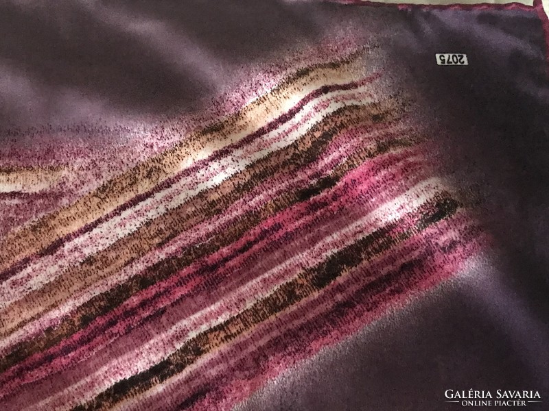 Avantgard márkájú kendő rozetta ès színes csík mintával, 89 x 89 cm