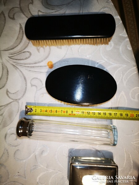 Beautiful travel toilet set, in art deco secession style leather holder, good condition. It can be locked with a key