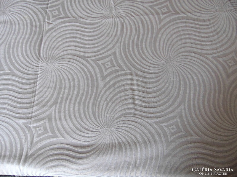 Szürke ágynemű  geometrikus mintákkal