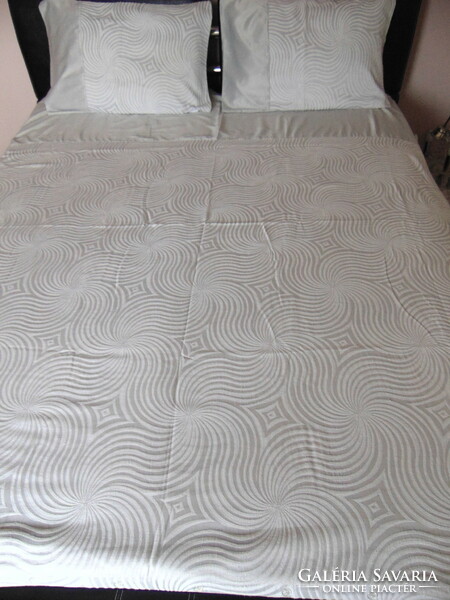 Gray bedding with geometric patterns