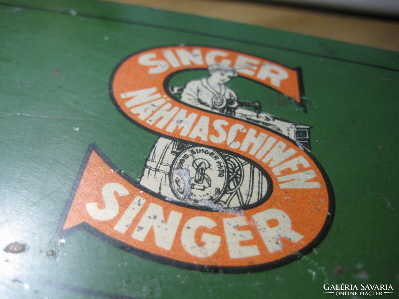 Singer sewing machine box, with original old oiled factory parts inside