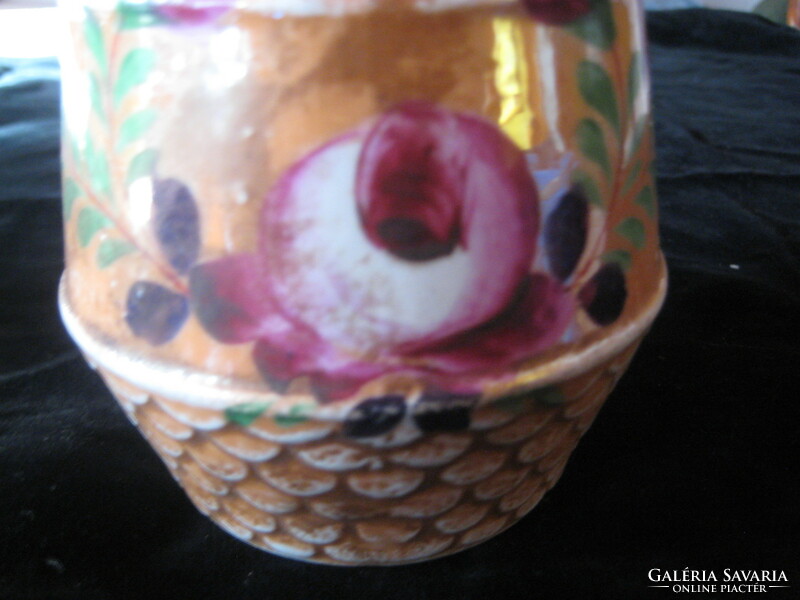 Viennese souvenir cup, Viennese rose decor, scaly pattern at the bottom 9 x 9.5 cm