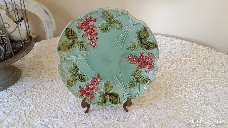 Beautiful, antique Art Nouveau majolica plate 25.5 Cm.