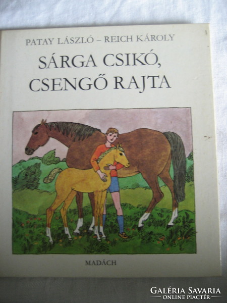 Sárga csikó,csengő rajta