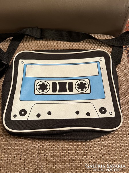 Cool little retro bag in nice condition